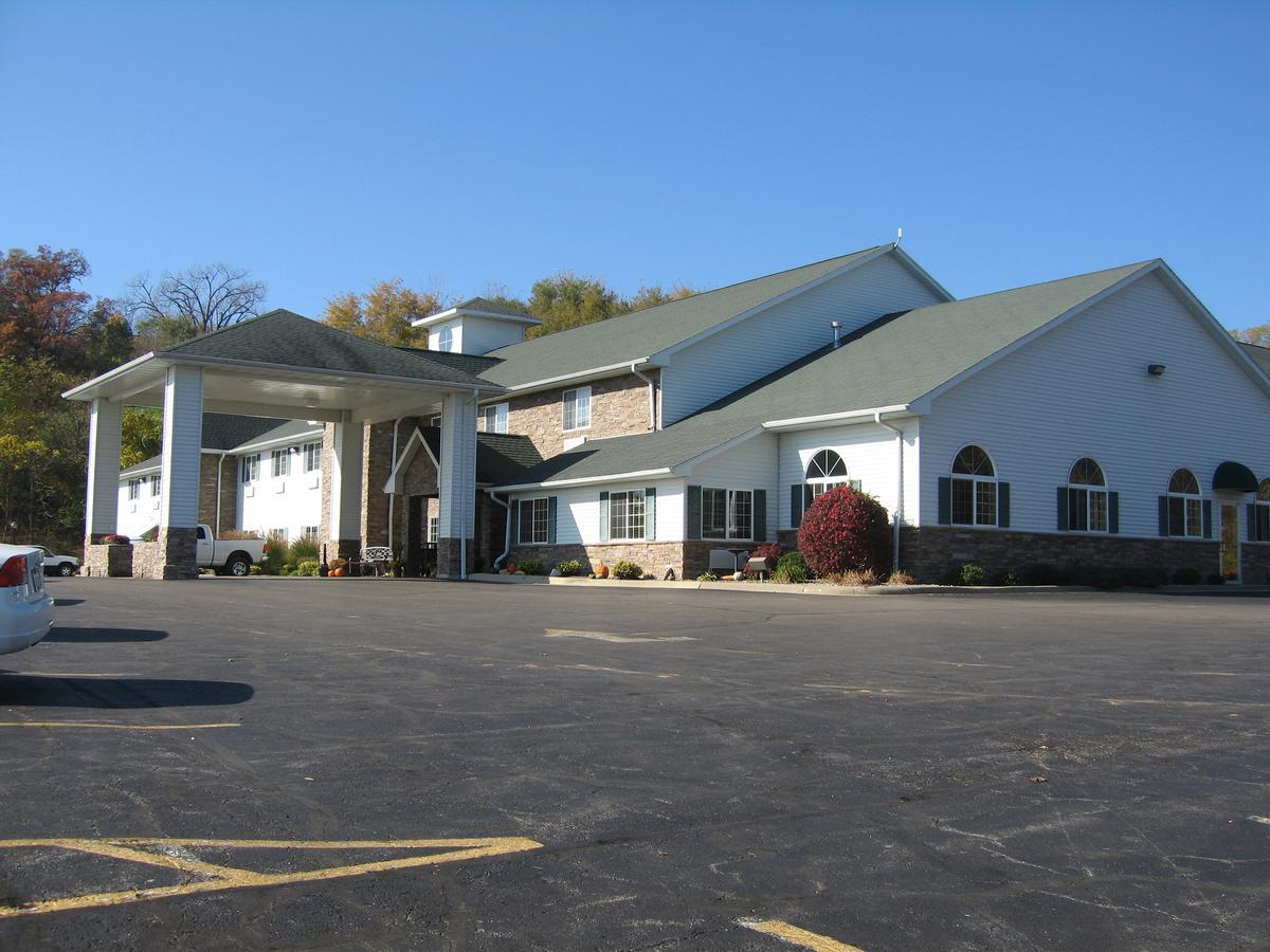 Savanna Inn & Suites Exterior photo